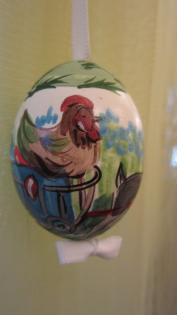 Ape037860 paasei met kip witte strik