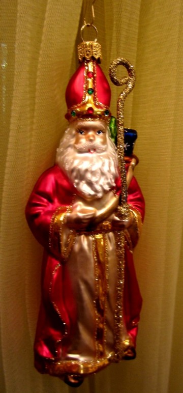 Hw0167012 sinterklaas met pakjes op zijn rug