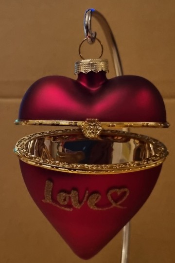 Igo646120 rood hartje hangend open