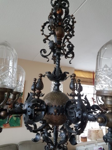 Kroonluchter detail midden