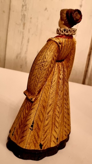 Me22200412 victoriaanse dame gouden jas achterzijde